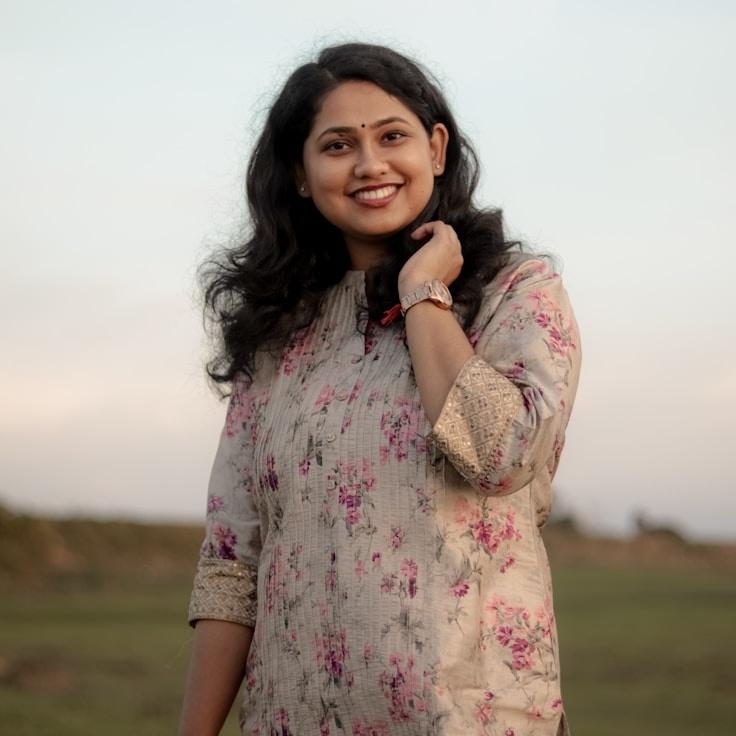 Milan Kapoor, Director of Client Relations, discussing corporate gifting strategy with business clients